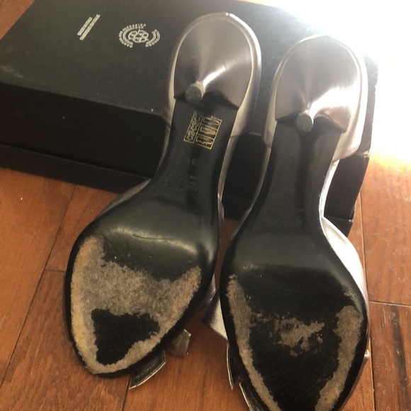 Valentino Garavani Silver Bow Heel - Picture 4 of 7